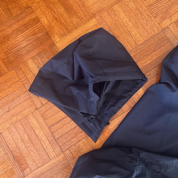 FARAH waterproof rain jacket - Picture 6 of 7